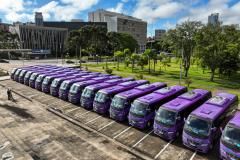 Paraná entrega 40 ônibus e 82 carros para reforçar cuidado às mulheres e pessoas idosas