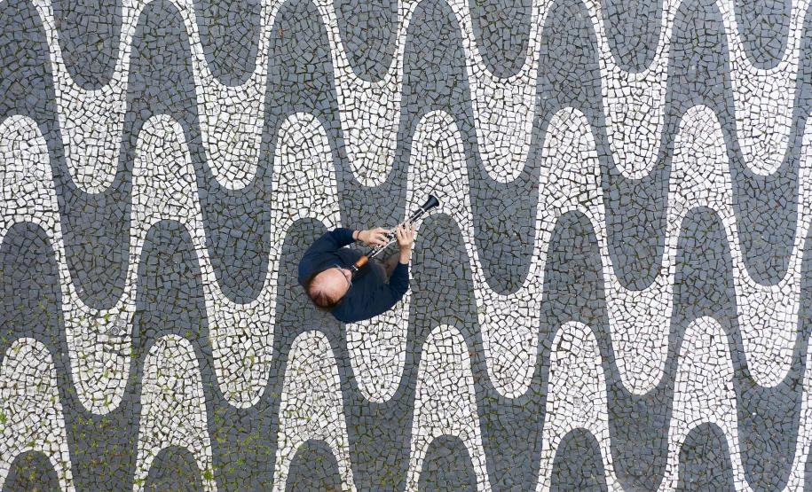 Com maestra e “Divertimento Curitiboca”, Orquestra Sinfônica exibe obra inédita no domingo