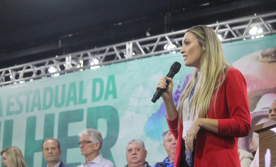 Em encontro de mulheres em Ivaiporã, Estado apresenta ações voltadas às famílias do campo