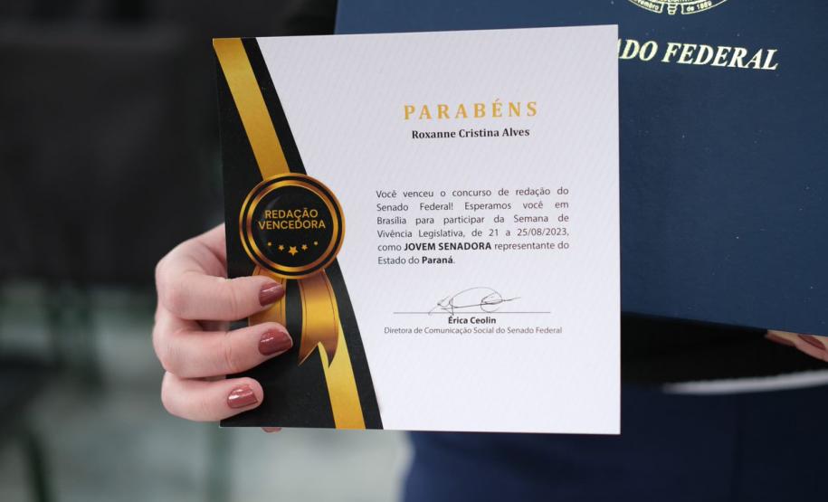 Vencedora de concurso, estudante de escola estadual em Curitiba atuará como senadora em Brasília