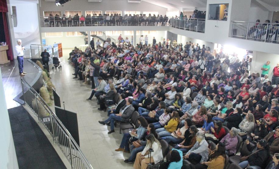 Em encontro de mulheres em Ivaiporã, Estado apresenta ações voltadas às famílias do campo