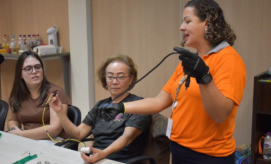 Mulheres aprendem noções de elétrica predial em curso gratuito da Copel em Londrina