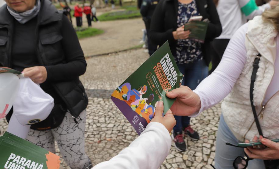 Caminhada reúne milhares pessoas no Dia Estadual de Combate ao Feminicídio