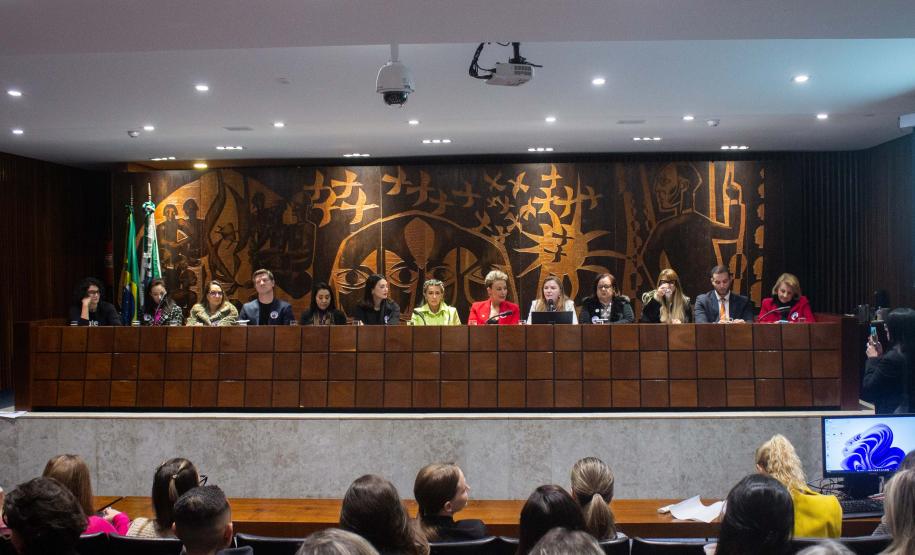 No mês da conscientização, Estado lança campanha estadual de combate ao feminicídio