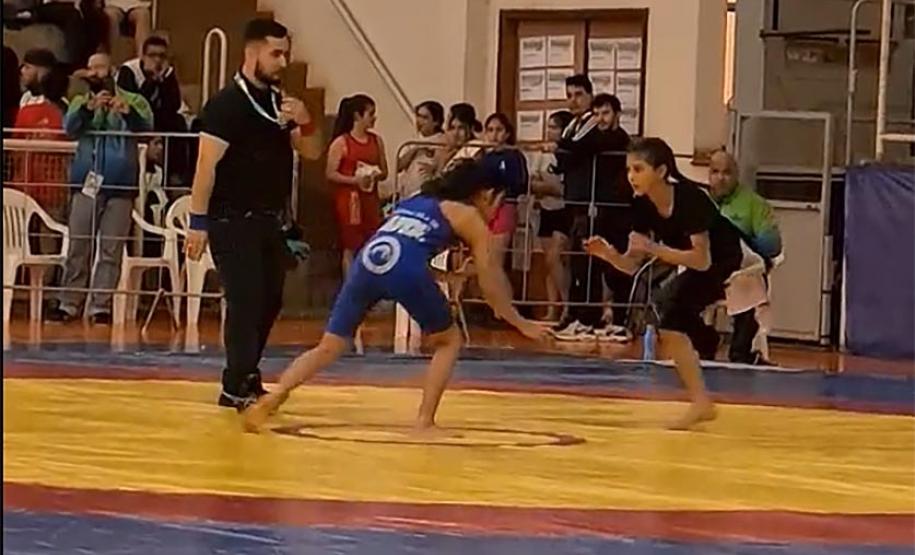 Atleta com deficiência é campeã no wrestling convencional nos Jogos Escolares