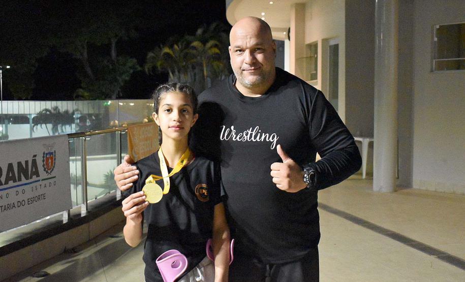Atleta com deficiência é campeã no wrestling convencional nos Jogos Escolares