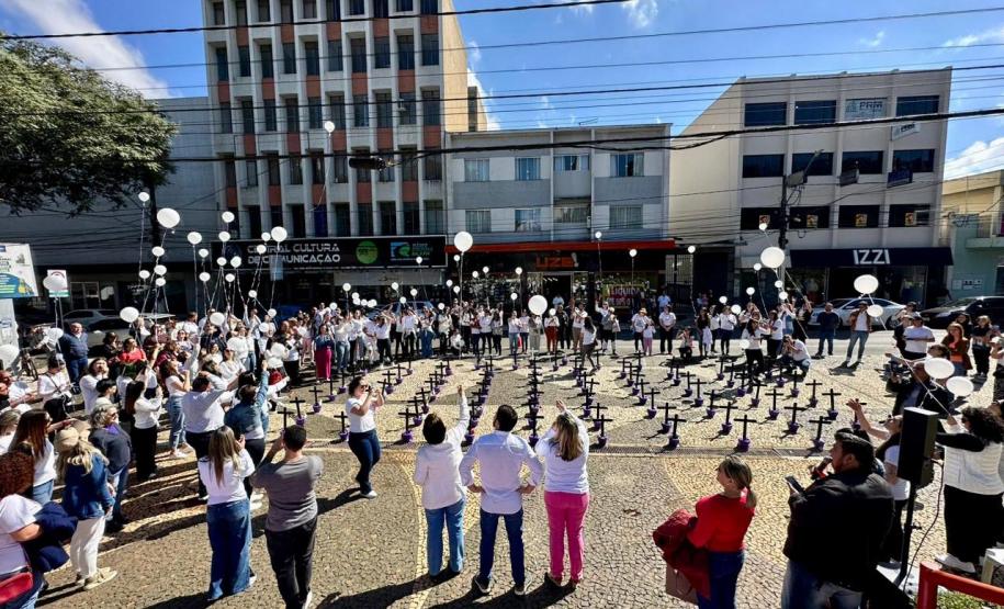 Caminhada reúne milhares pessoas no Dia Estadual de Combate ao Feminicídio, em Guarapuava