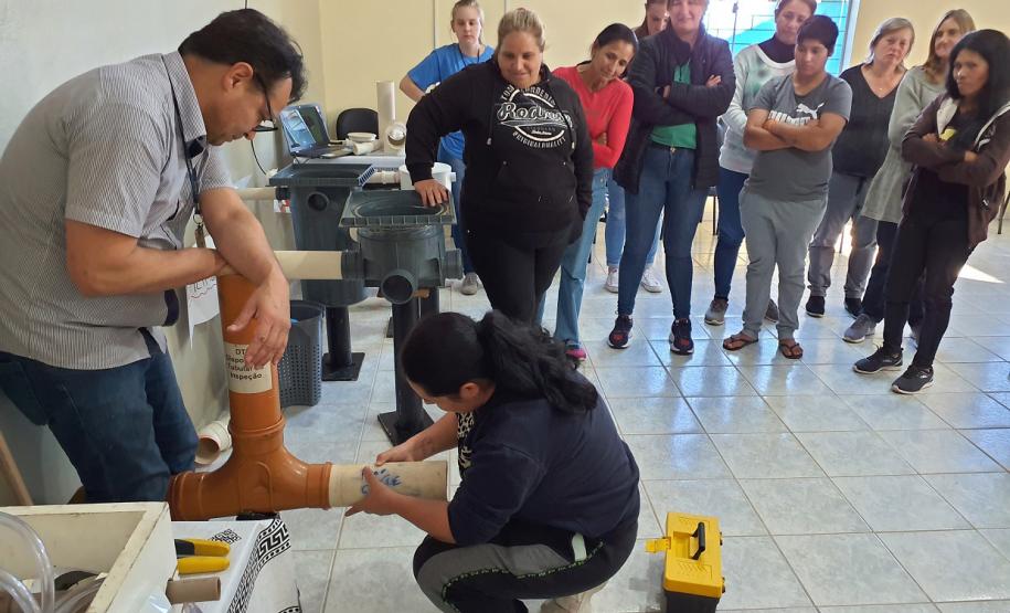 Sanepar forma nova turma de mulheres em curso de manutenção hidrossanitária