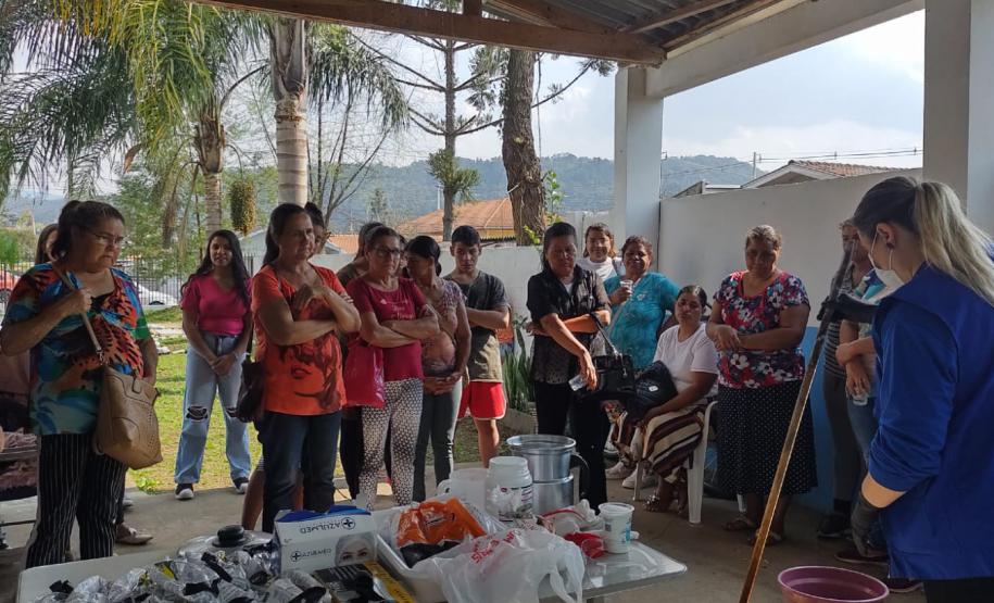 Com apoio da Sanepar, mulheres de União da Vitória fazem sabão ecológico