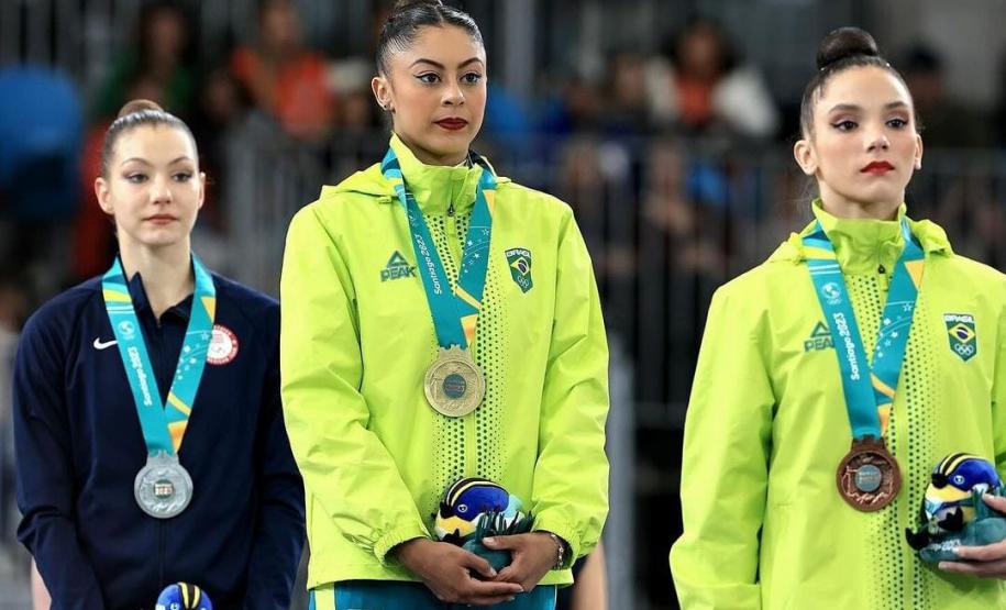Bárbara Domingos é ouro na ginástica rítmica em Santiago; Maria Eduarda é bronze