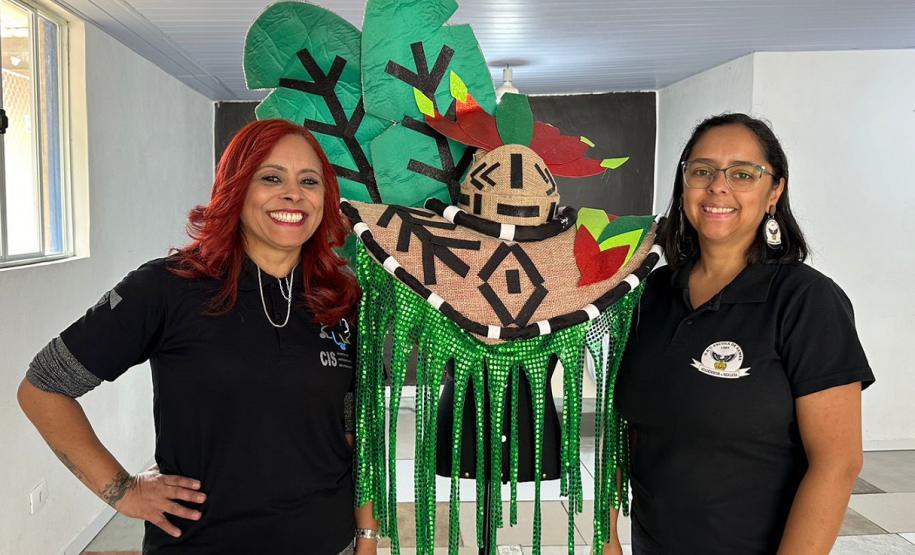 Mulheres privadas de liberdade produzem fantasias para escola de samba de Curitiba