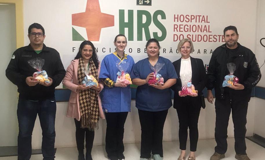 Crianças em UTI recebem artesanato em crochê feito por mulheres privadas de liberdade