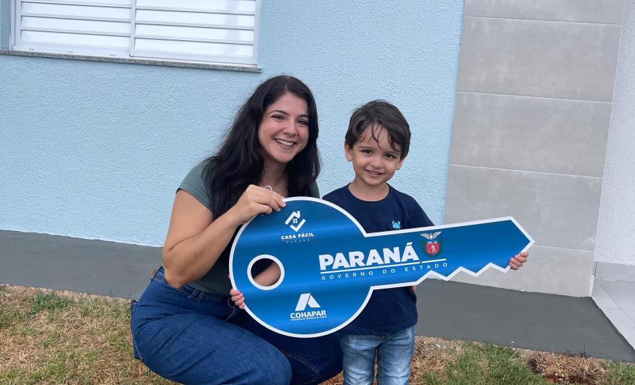 Mais 42 famílias de Campo Mourão recebem as chaves da casa própria com a ajuda do Governo do Estado