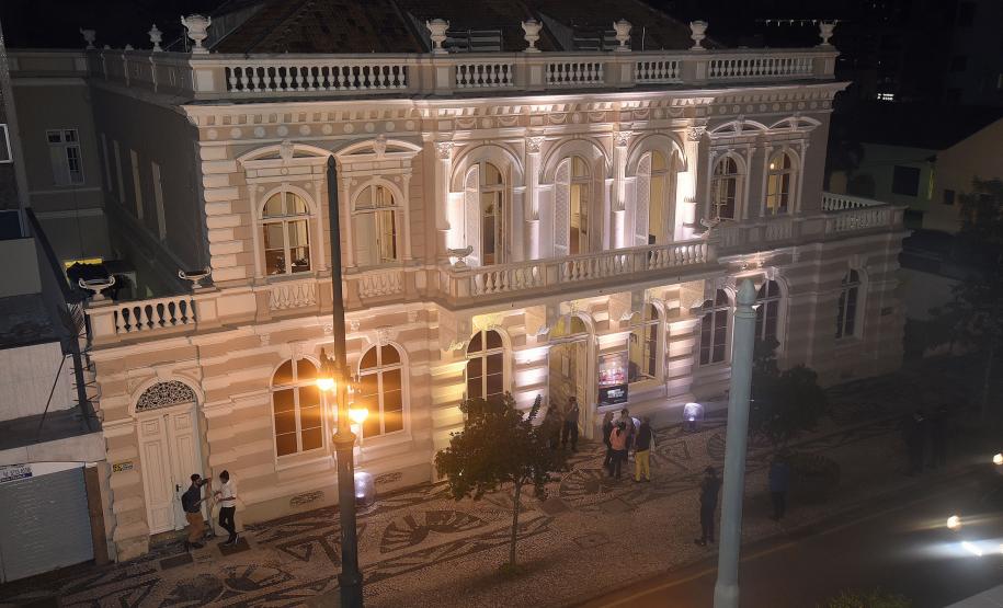 Visitas guiadas, mediações e homenagens: agenda cultural da semana celebra o Dia da Mulher