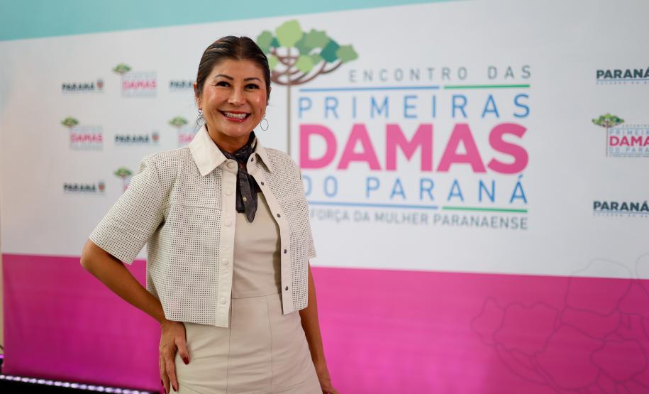 Luciana Saito Massa apresenta programas estaduais às primeiras-damas municipais
