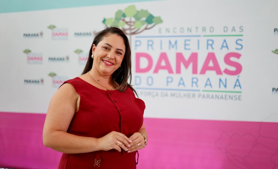 Luciana Saito Massa apresenta programas estaduais às primeiras-damas municipais