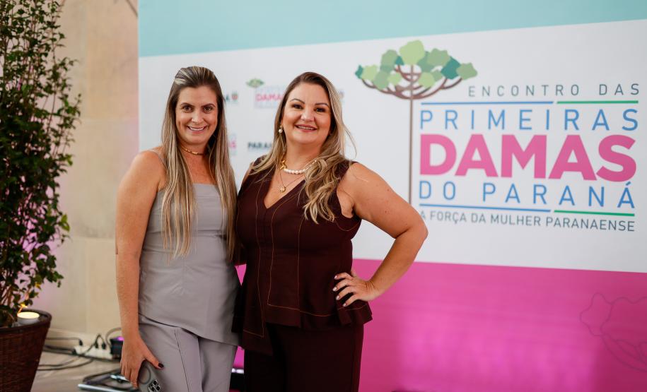 Luciana Saito Massa apresenta programas estaduais às primeiras-damas municipais