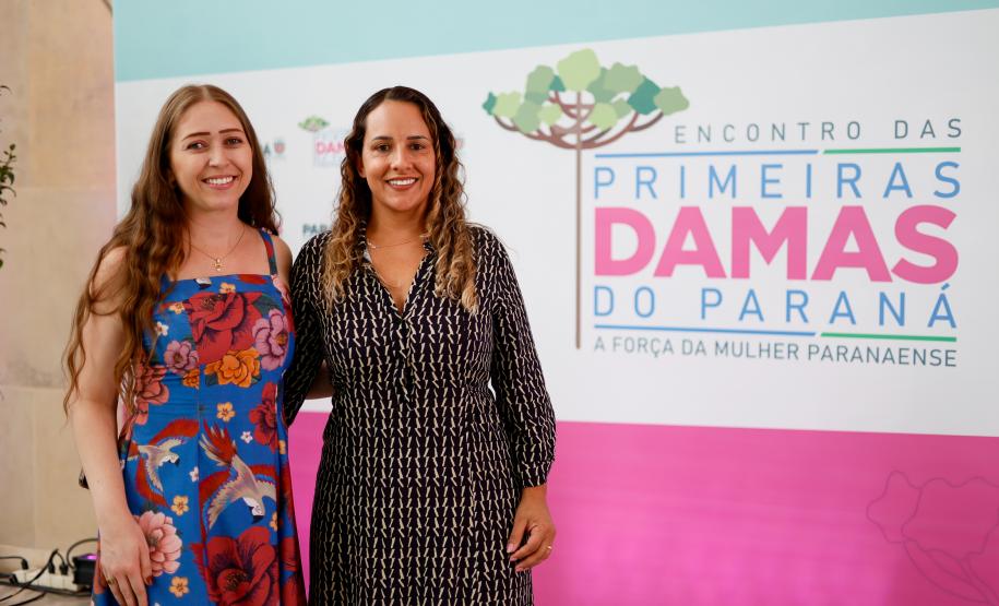 Luciana Saito Massa apresenta programas estaduais às primeiras-damas municipais