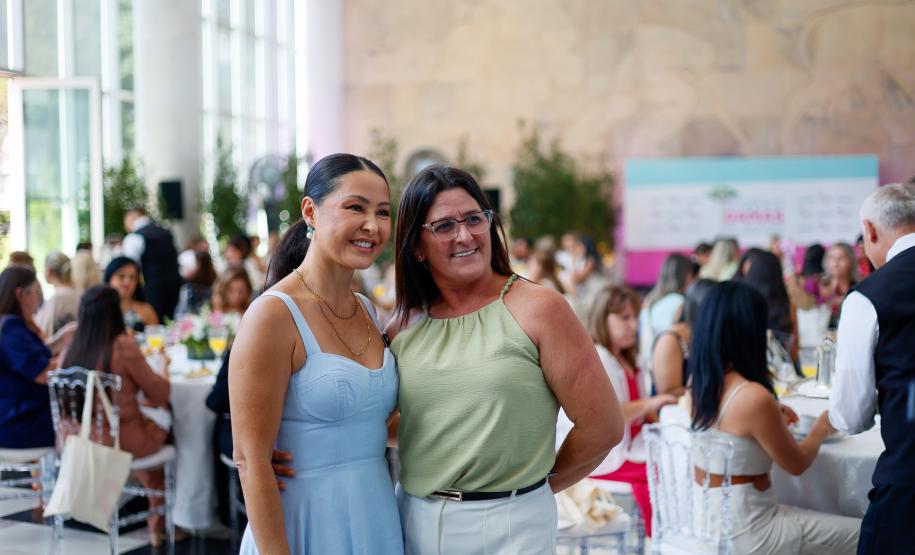 Luciana Saito Massa apresenta programas estaduais às primeiras-damas municipais