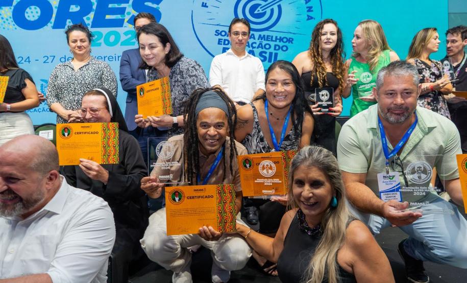 Equidade racial: 23 escolas recebem o Selo ERER Enedina Alves Marques do Governo