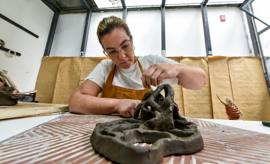 Natureza invisível: conheça Milena Celli, a nova residente da Academia Alfredo Andersen