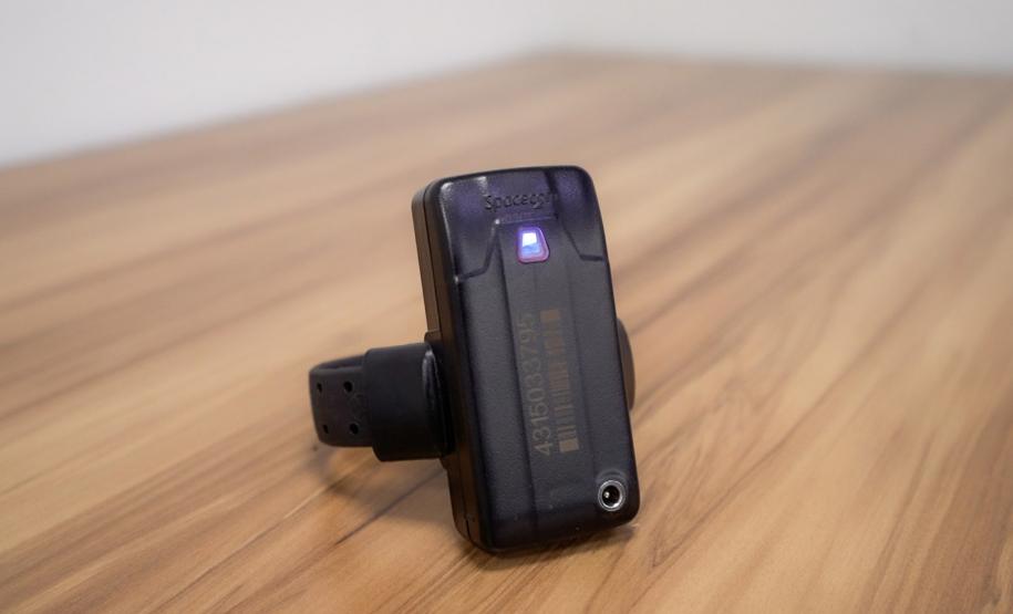 Como será a monitoração simultânea de mulheres vítimas de violência e agressores