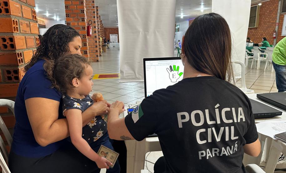 Paraná em Ação facilita vida de famílias paranaenses ao garantir direitos das crianças