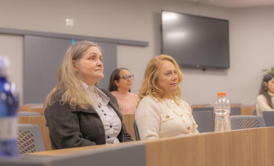 UEPG recebe terceira cientista ucraniana para desenvolvimento de pesquisas na poesia