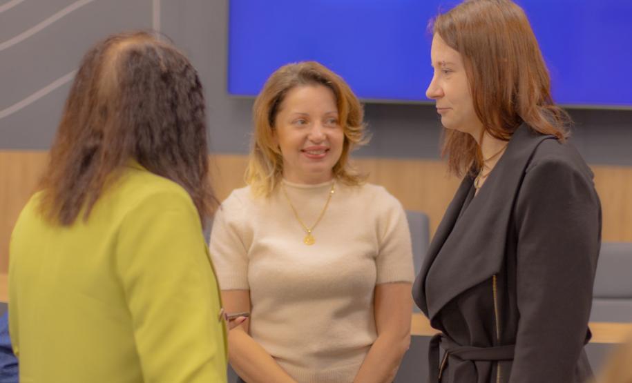 UEPG recebe terceira cientista ucraniana para desenvolvimento de pesquisas na poesia