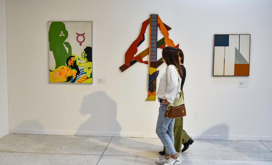 Pesquisadora portuguesa fala sobre representatividade de mulheres artistas no MAC-PR