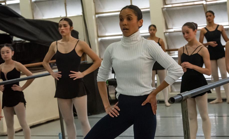 Ex-aluna do Guaíra, primeira bailarina do Philadelphia Ballet dá aula especial