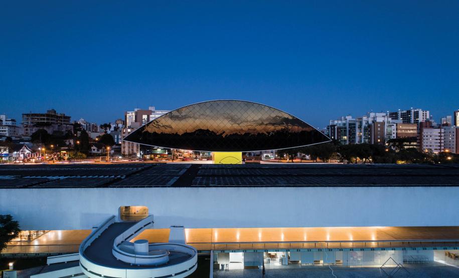 MON inaugura exposição da artista Teca Sandrini com 126 obras em 3 de julho