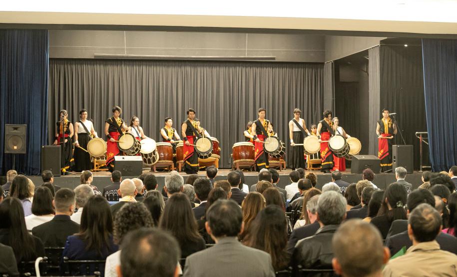 Princesa Kako de Akishino exalta memória dos imigrantes japoneses em visita a Maringá
