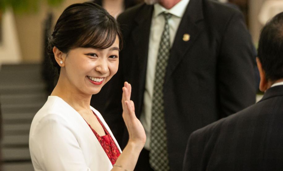 Princesa Kako de Akishino exalta memória dos imigrantes japoneses em visita a Maringá