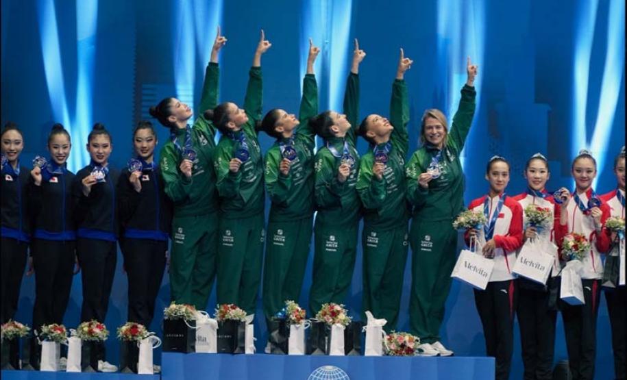 Atleta paranaense conquista ouro inédito em Copa do Mundo de ginástica rítmica