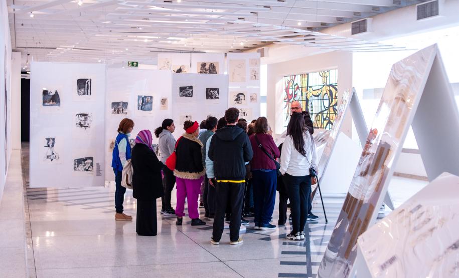 No MON, Arte para Maiores promove roda de conversa com a artista Teca Sandrini