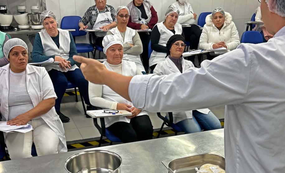 Alimentação saudável: Governo capacita 2 mil merendeiras da rede estadual de ensino