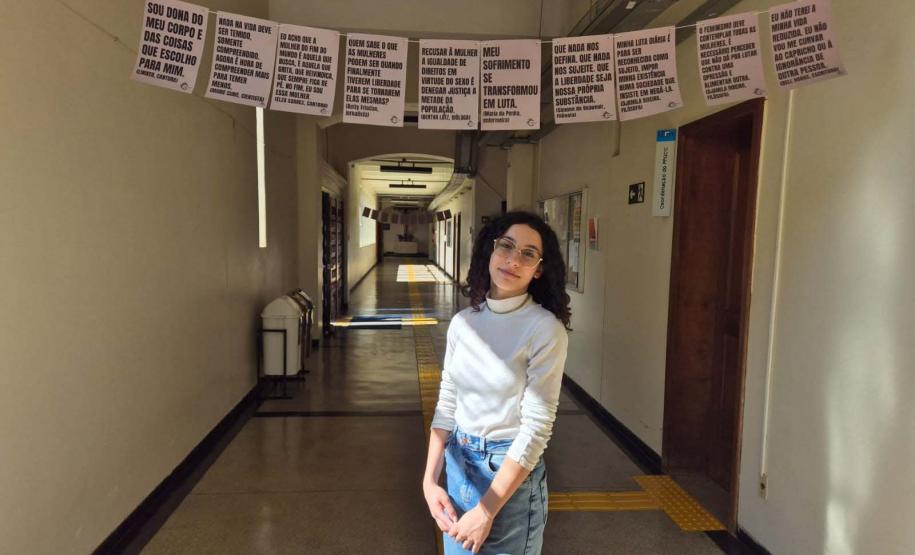 Livro de aluna da rede aborda bullying e chega de graça a leitores em Ponta Grossa