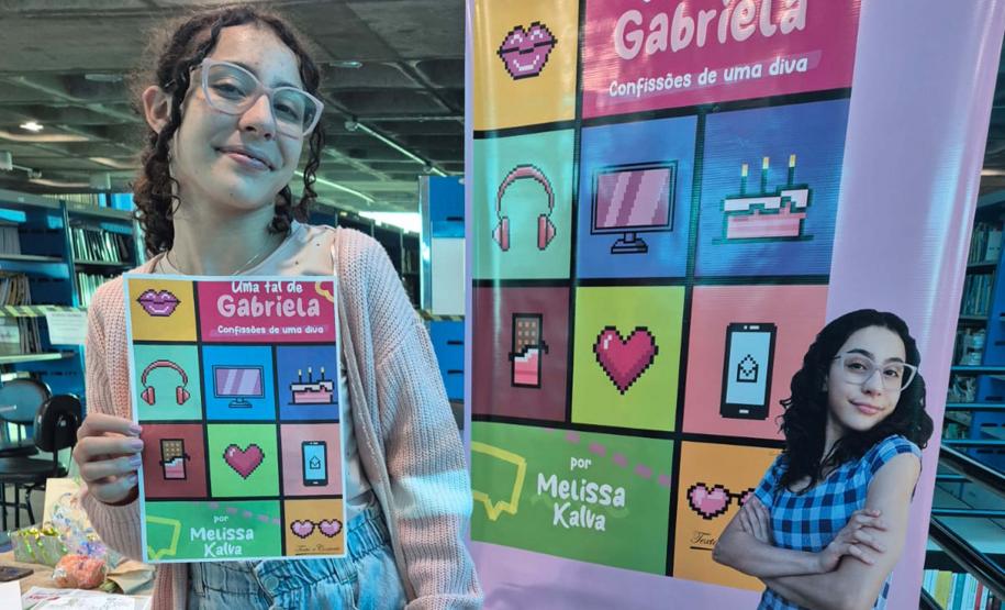 Livro de aluna da rede aborda bullying e chega de graça a leitores em Ponta Grossa