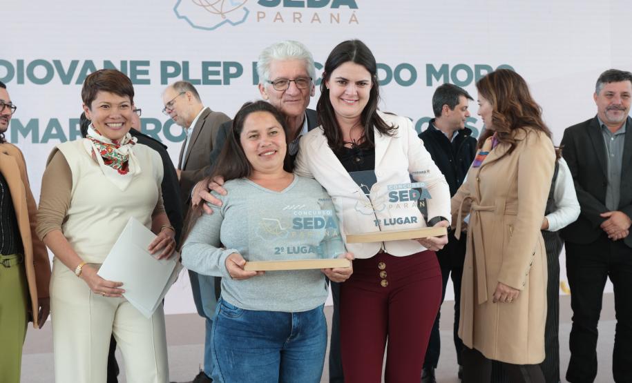 Produtoras de seda do Paraná são premiadas com viagem para a França