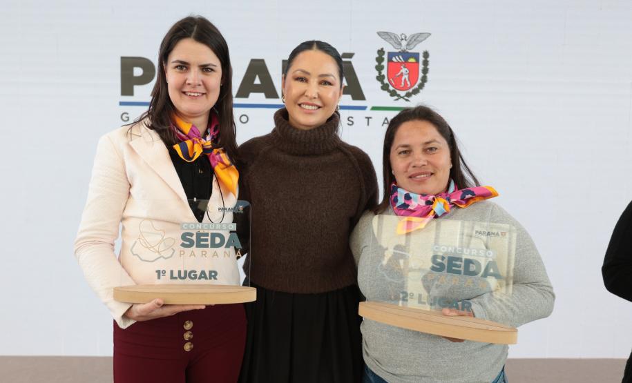 Produtoras de seda do Paraná são premiadas com viagem para a França