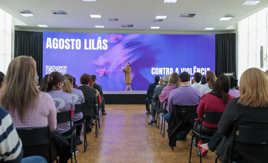 Agosto Lilás: Estado orienta servidores sobre combate à violência contra a mulher