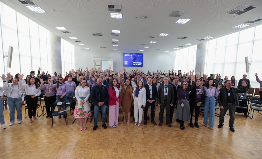 Agosto Lilás: Estado orienta servidores sobre combate à violência contra a mulher