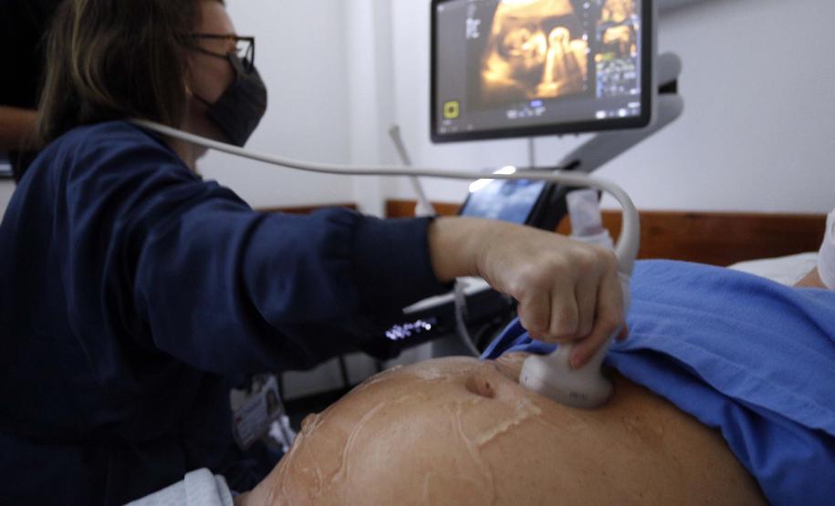 Líder nacional em consultas pré-natal, Paraná celebra Dia da Gestante com avanços