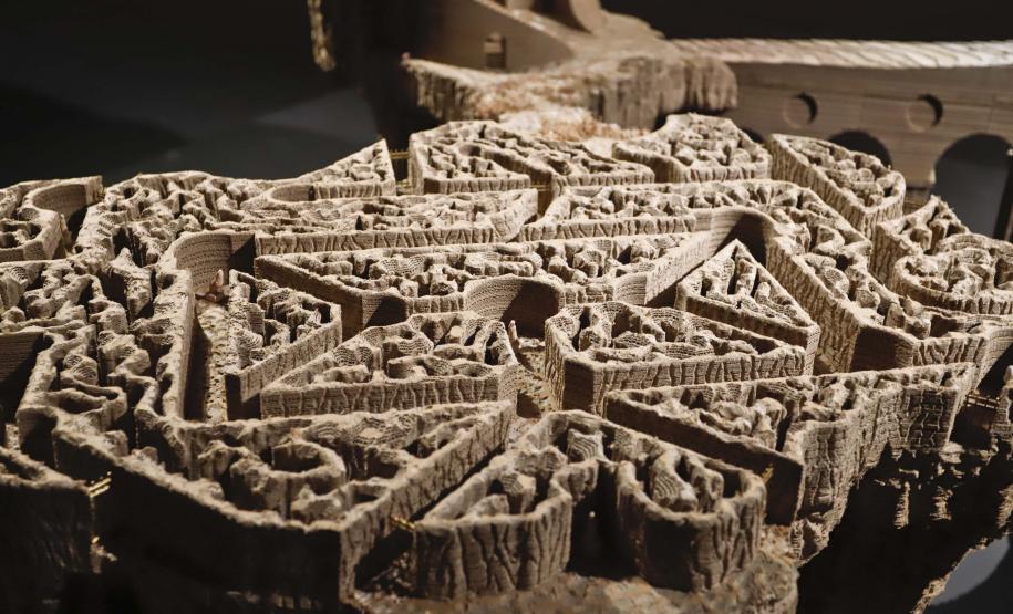 Mostra da artista francesa Eva Jospin fica em cartaz no MON até domingo