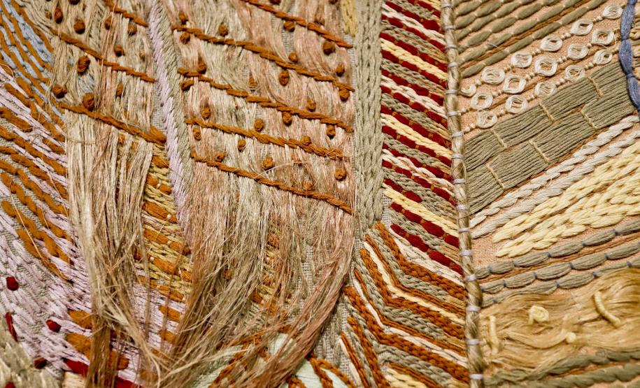 Mostra da artista francesa Eva Jospin fica em cartaz no MON até domingo