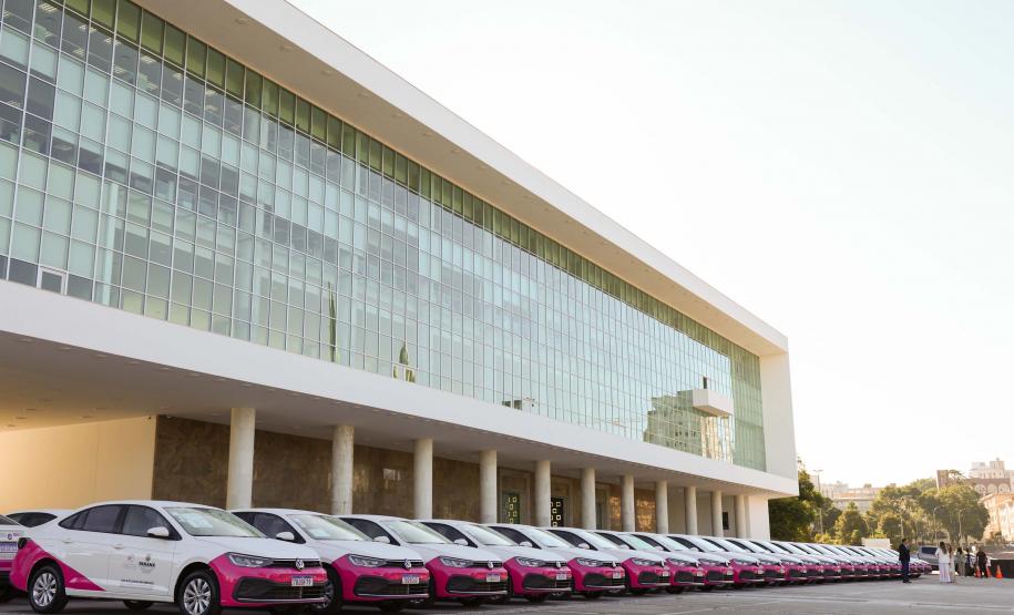 Mais 82 cidades do Paraná vão receber veículos para fortalecer políticas para mulheres