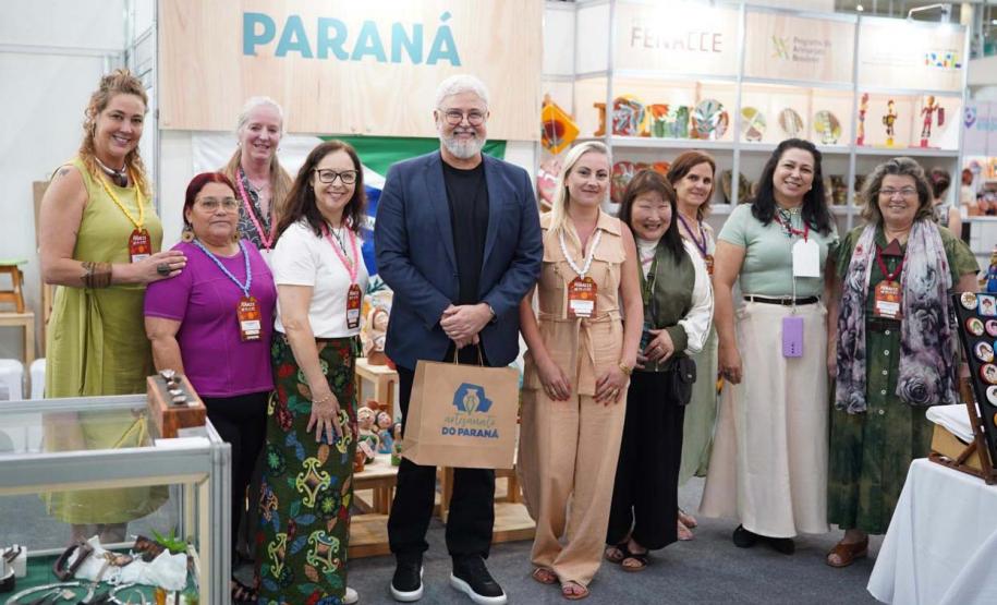 Delegação formada só por mulheres representa o Paraná na maior feira de artesanato do Brasil