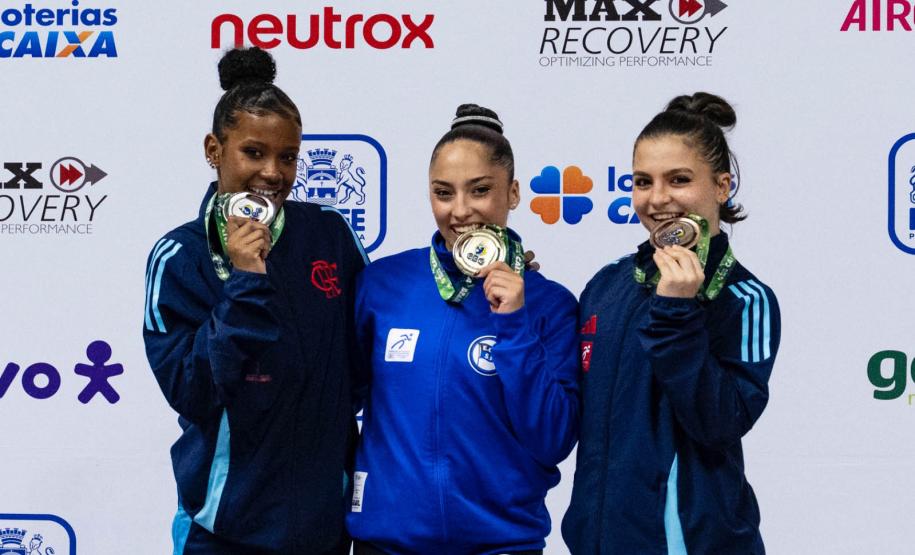 Paranaense Júlia Soares leva ouro no solo Brasileiro de Ginástica Artística