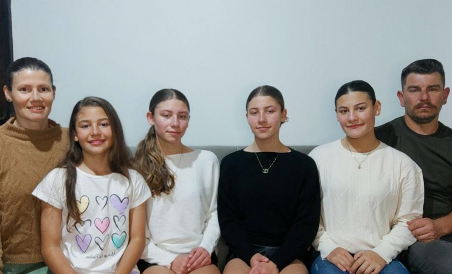 Trigêmeas de Palmas se preparam para intercâmbio internacional do Ganhando o Mundo